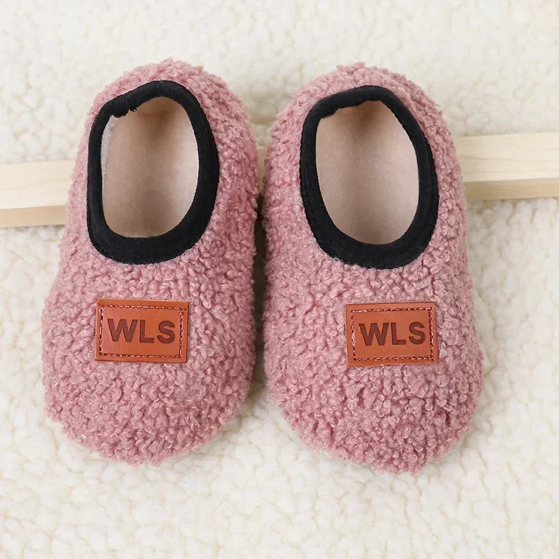 ❄️ CozyToes™ – Pantuflas de bebé para primavera y otoño